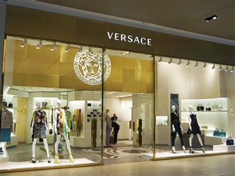 precio de ropa versace|Versace tienda.